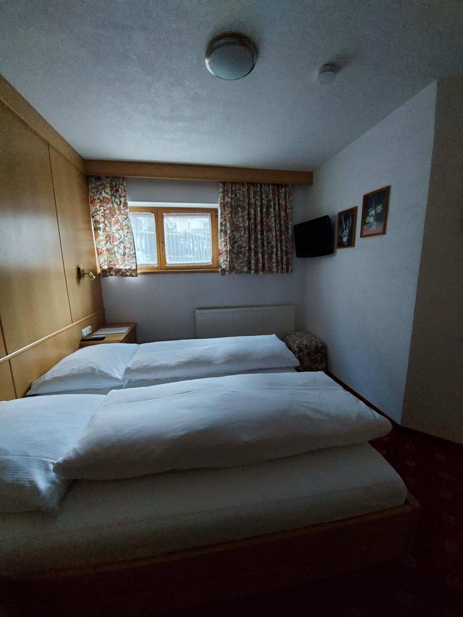 Hotel Haus Claudia und Haus Monika Mayrhofen Exterior foto