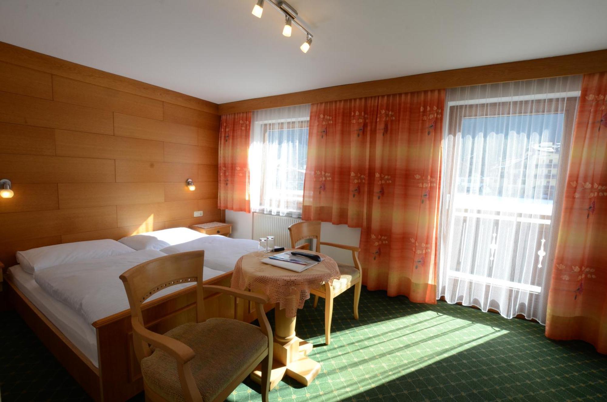 Hotel Haus Claudia und Haus Monika Mayrhofen Exterior foto