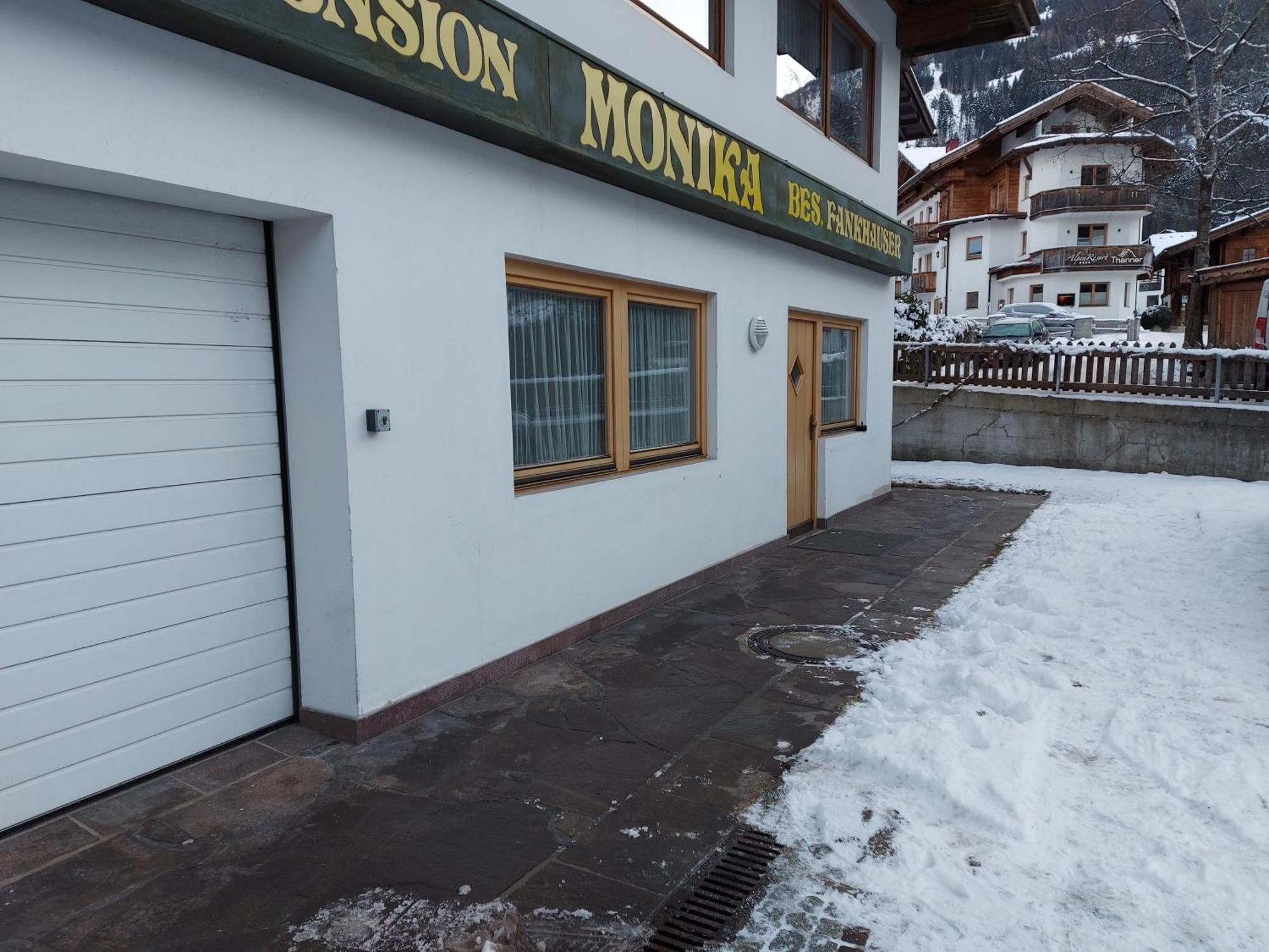 Hotel Haus Claudia und Haus Monika Mayrhofen Exterior foto